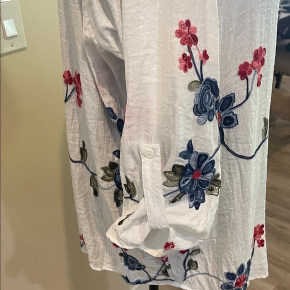 Embroidered Floral Blouse Plus Size White Blue Red - Picture 8 of 11